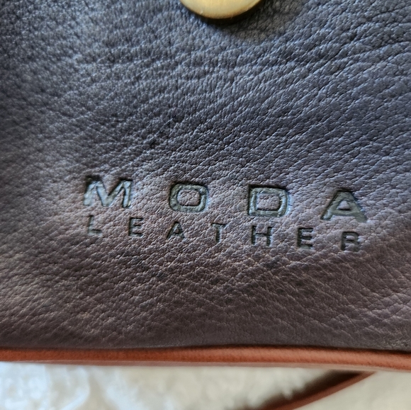 MODA Leather Black and Brown crossbody Bag. Great for a quick trip. - Picture 6 of 9